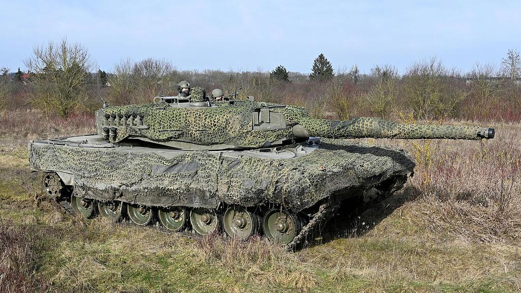 Vorf\u00fchrung mit Leopard-Kampfpanzer in Wels