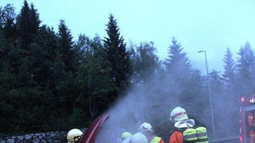 A10: Auto fängt Feuer