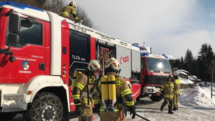 Küchenbrand fordert Feuerwehr in Bramberg