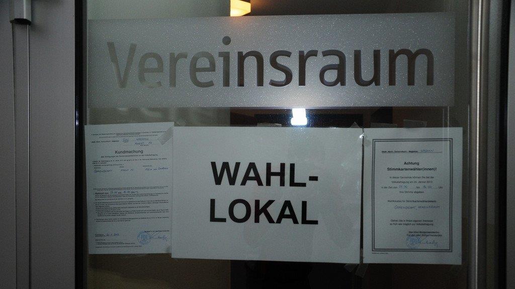 Erste Wahllokale geöffnet