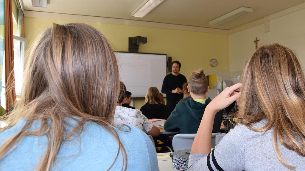 Die Sozialarbeiter haben ein offenes Ohr für die Probleme der Schüler.