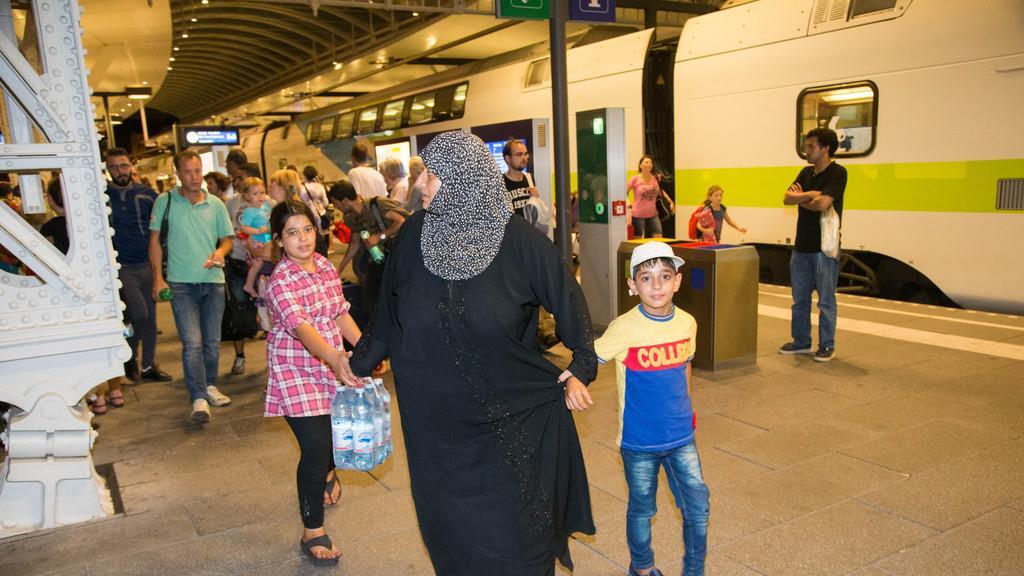 Bis zu 2.000 Flüchtlinge am Salzburger Hauptbahnhof