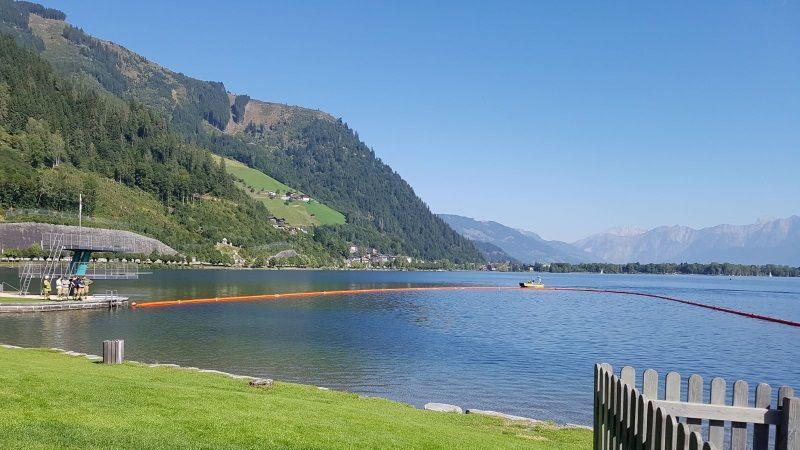 Ölsperre am Zeller See