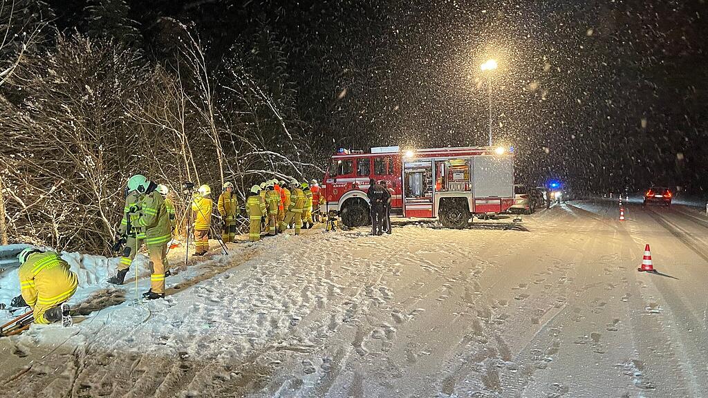 Autolenker rettet sich vor Sturz in Wiestalstausee