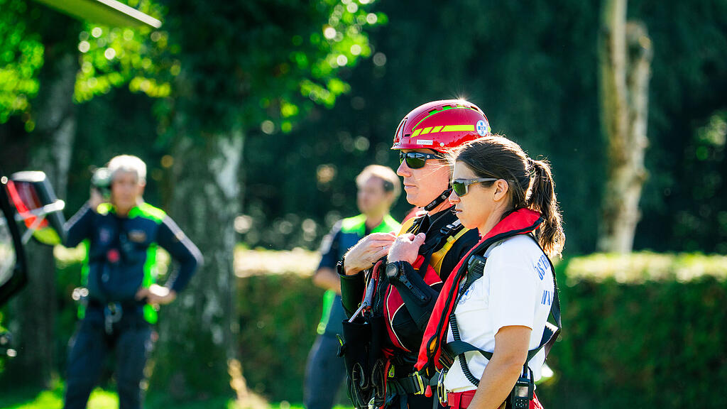 Übungstag der Wasserrettung und Flugpolizei am Obertrumer See