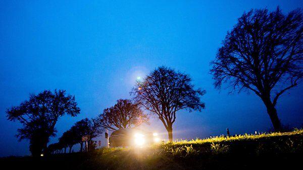 Sch(w)einwerfer bei Nacht