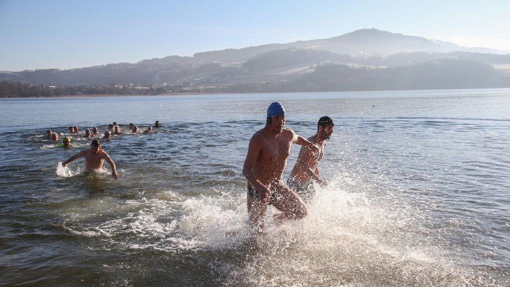 Seeham: Silvesterschwimmen im Obertrumer See