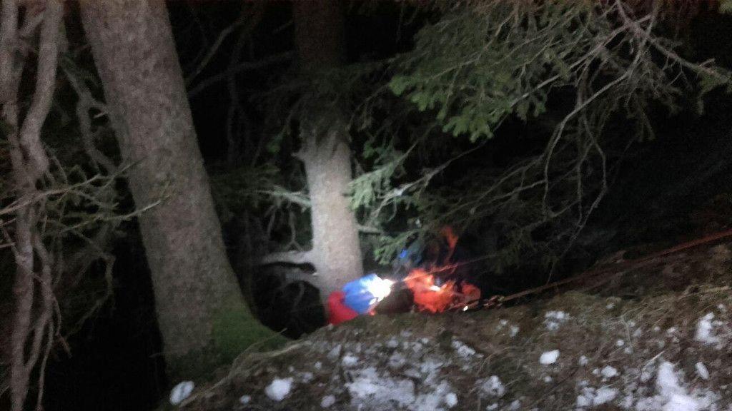 Skitourengeher aus Felswand gerettet