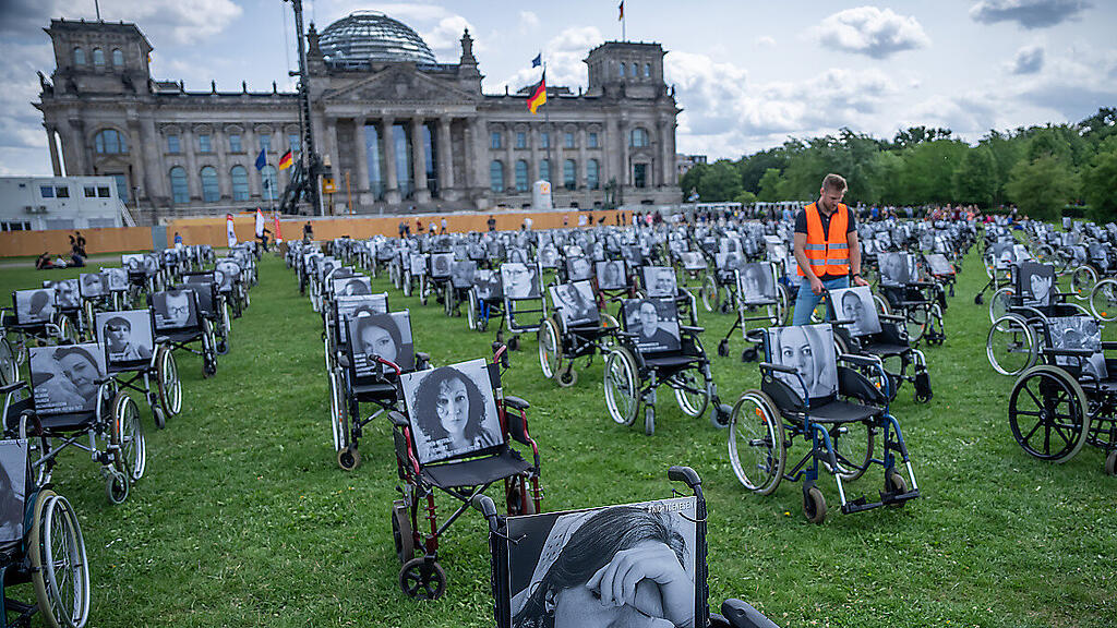Eine Aktion der Organisation "Nichtgenesen" im Juli 2023 in Berlin