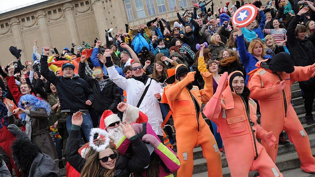 Nach "Gangnam Style" erobert nun der "Harlem Shake" das Online Videoportal.