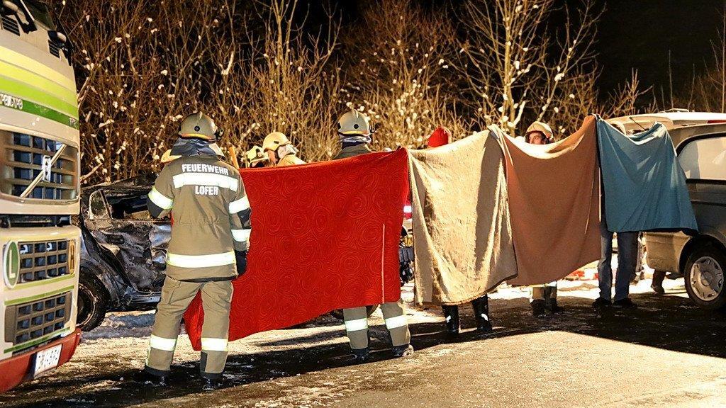 Pkw stürzt in Saalach