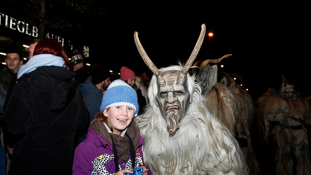 Maxglaner Krampus und Perchtenlauf