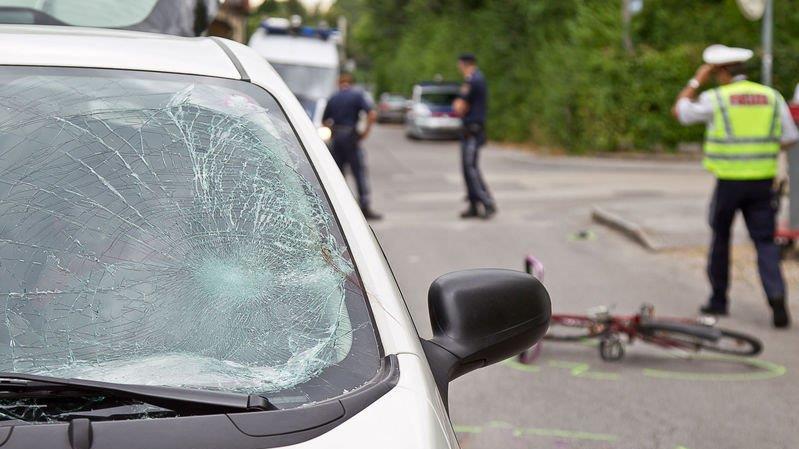 Radfahrerin kollidiert mit Pkw