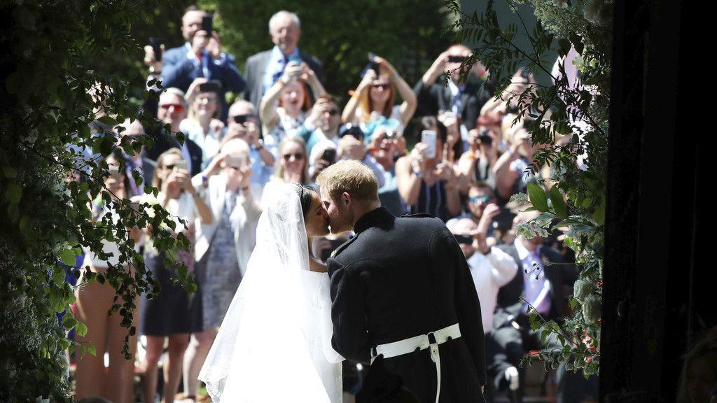 Royale Hochzeit: Der erste Kuss von Harry und Meghan