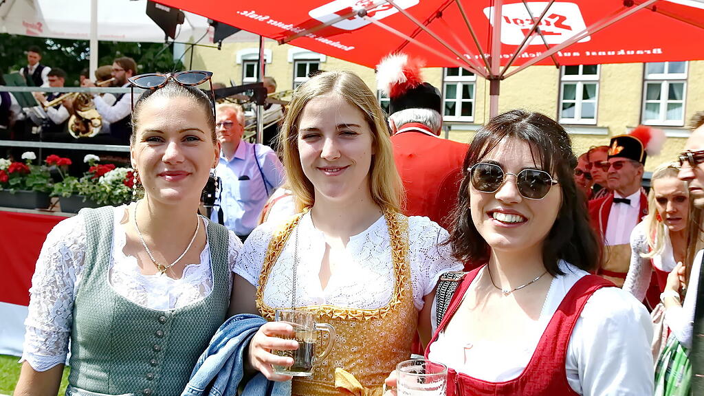 Stiegl Maibaumaufstellen