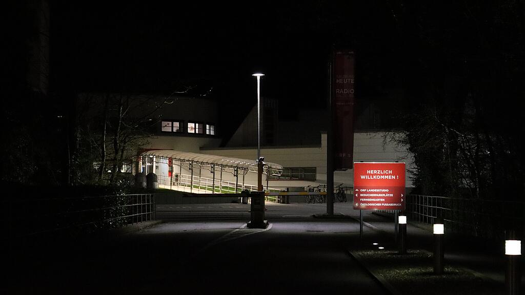 Klimaaktivisten demonstrieren vor der ORF Landeszentrale!