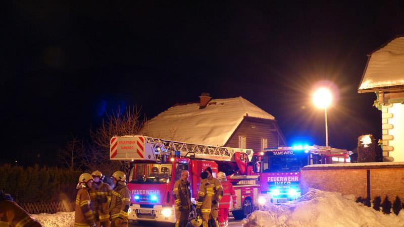 Pkw brennt völlig aus
