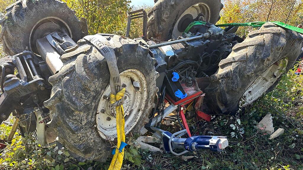 Traktor-Unfall_Tiefgraben