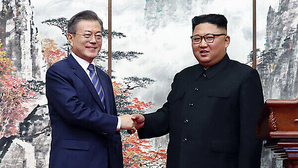 Moon kündigte die Kandidatur bei einem Treffen mit Kim an