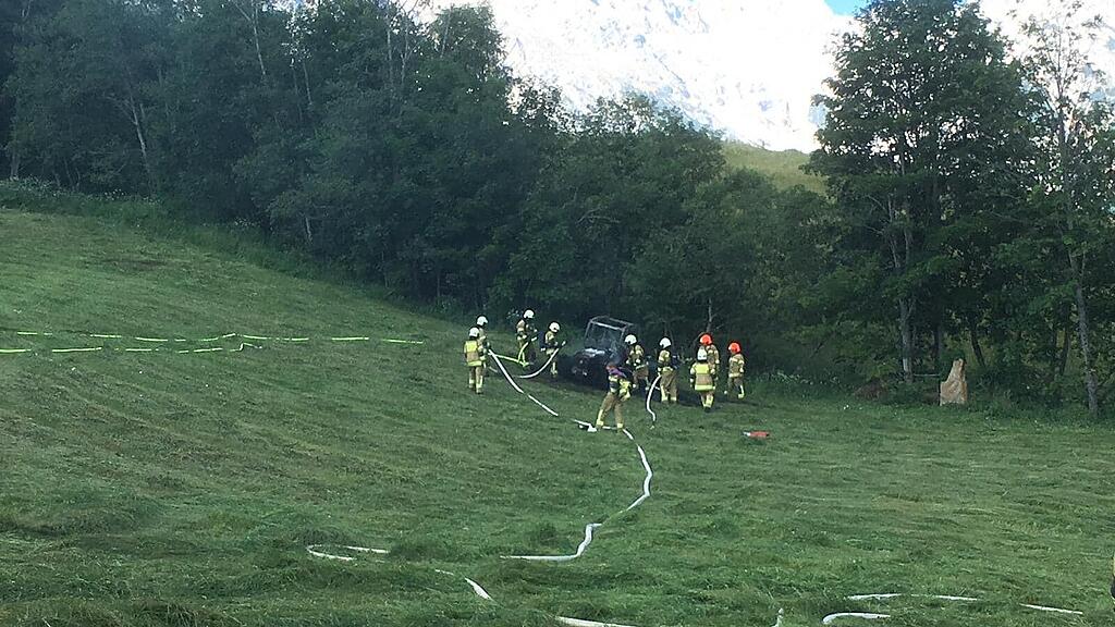 Mähtraktor in Maria Alm in Flammen