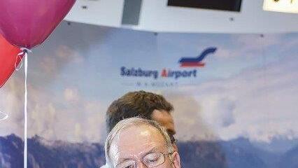 Flughafen: Warten aufs Christkind, II
