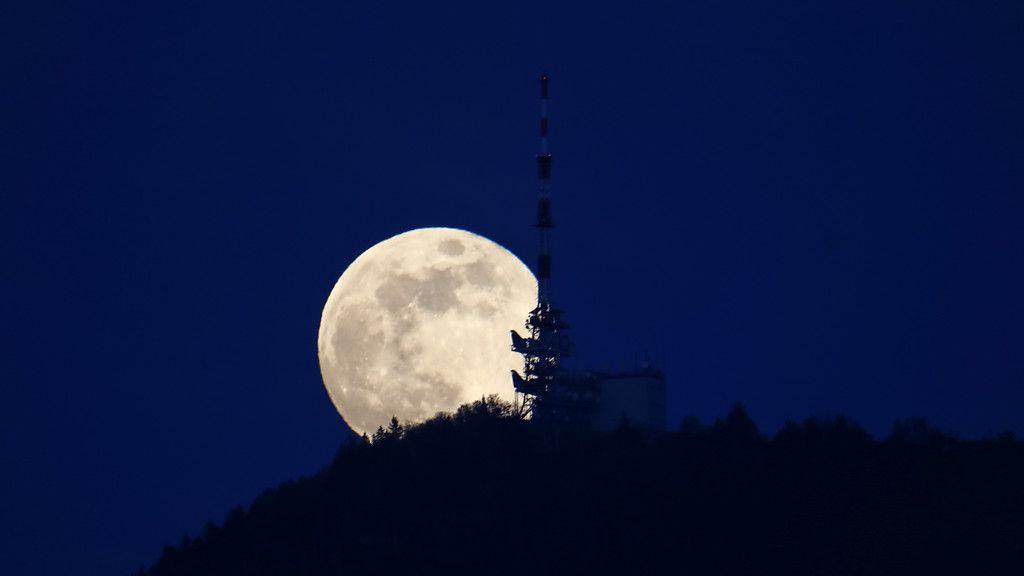 Vollmond über Salzburg