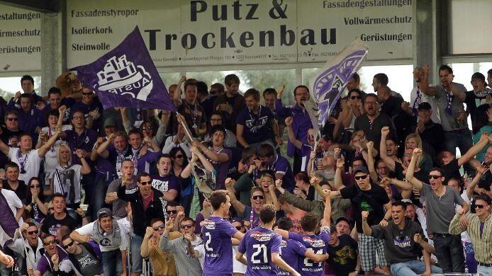 Austria Salzburg könnte sich schon bald von der Regionalliga West verabschieden. Die Fans feierten schon die Meisterschaft.