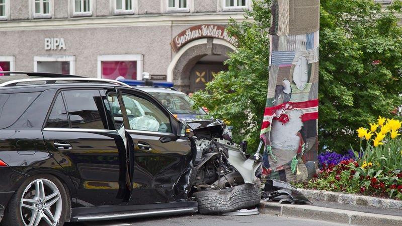 Auto crasht am Hanuschplatz