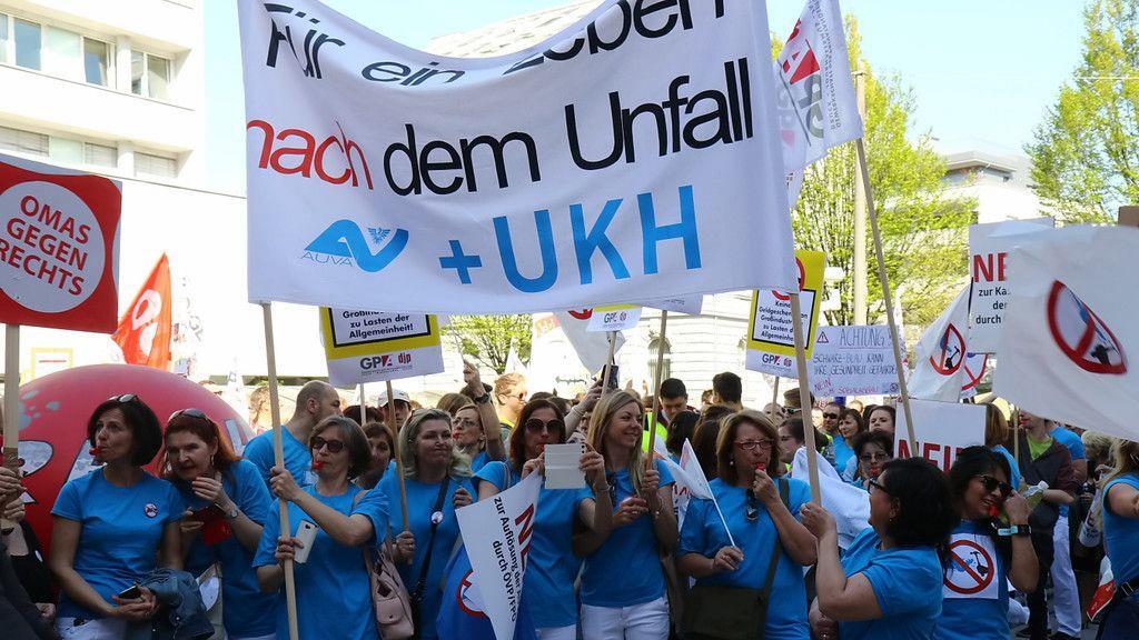 1.500 Teilnehmer bei Kundgebung vor AK Salzburg