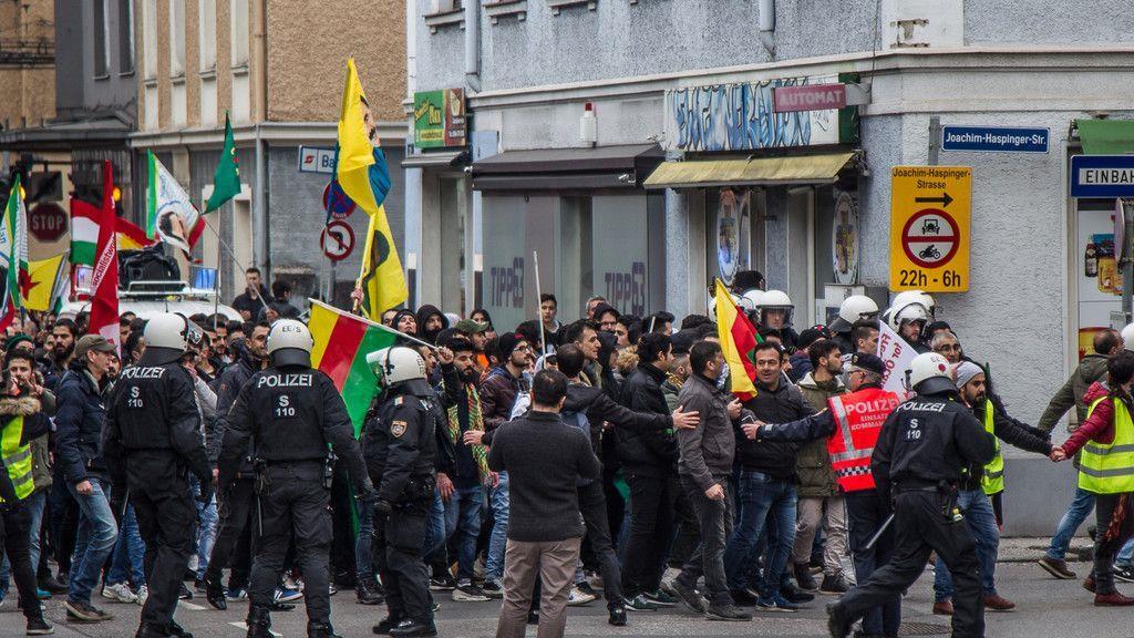 Demo der Kurden in Salzburg