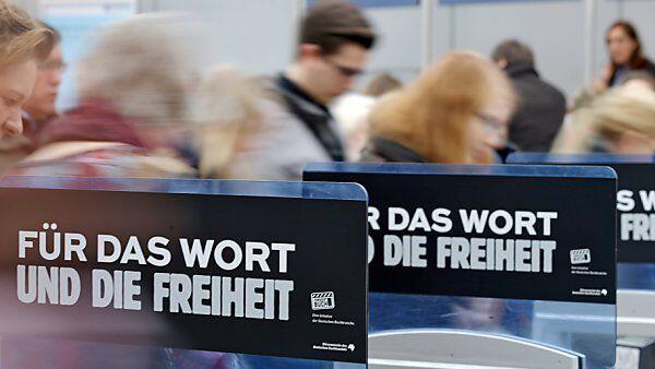 Schon am ersten Tag Tausende Besucher in den Messehallen