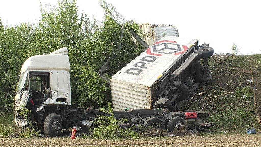 Ein Toter bei Lkw-Crash