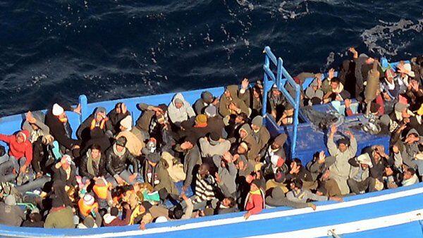 Flüchtlingsboote hoffnungslos überfüllt