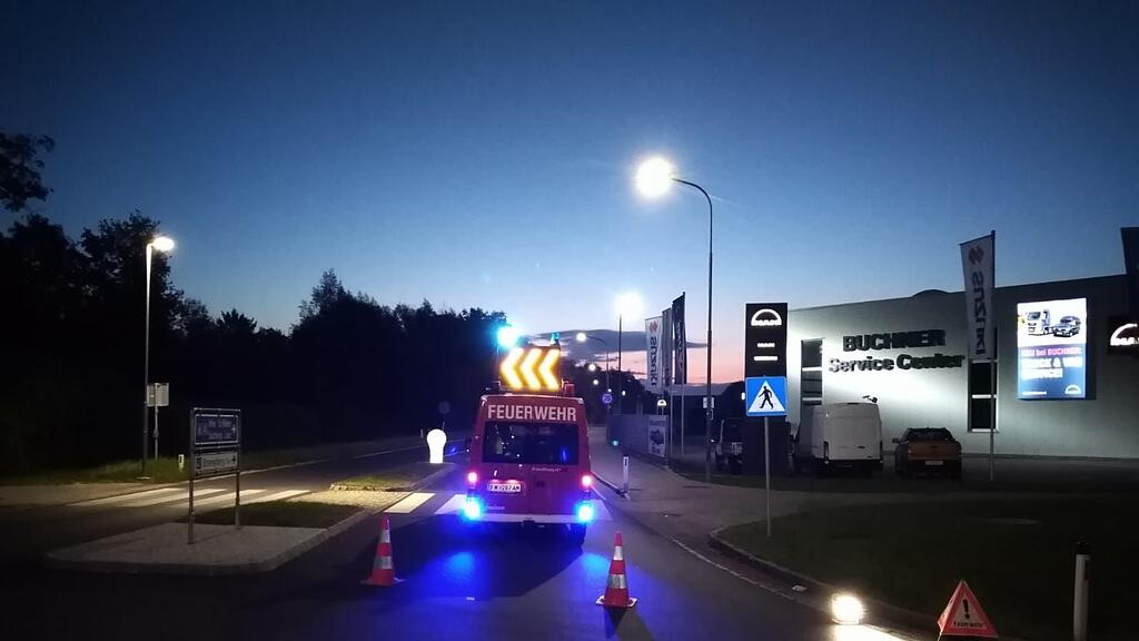 Schweinetransport kippt in NÖ um