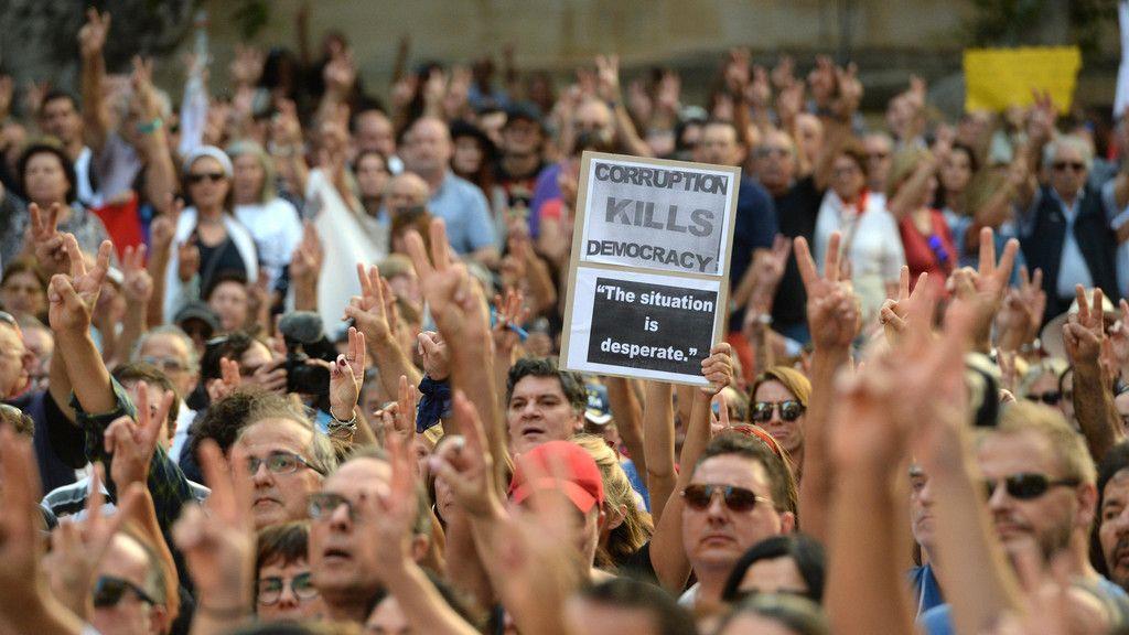 Mega-Demo nach Mord an Journalistin auf Malta