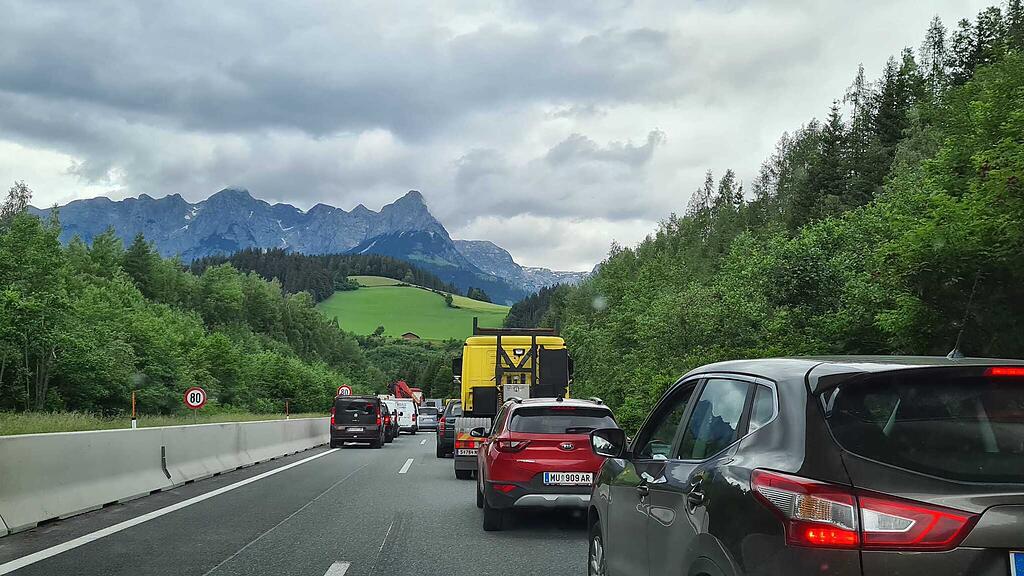 Stau, B311