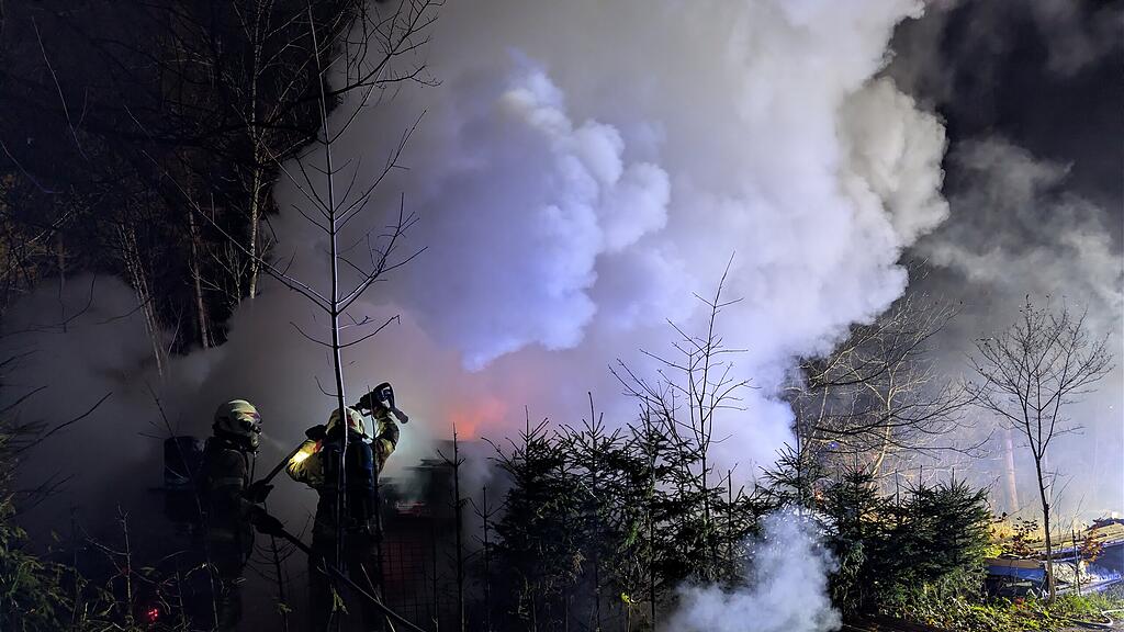 Geräteschuppen in Pfarrwerfen in Brand