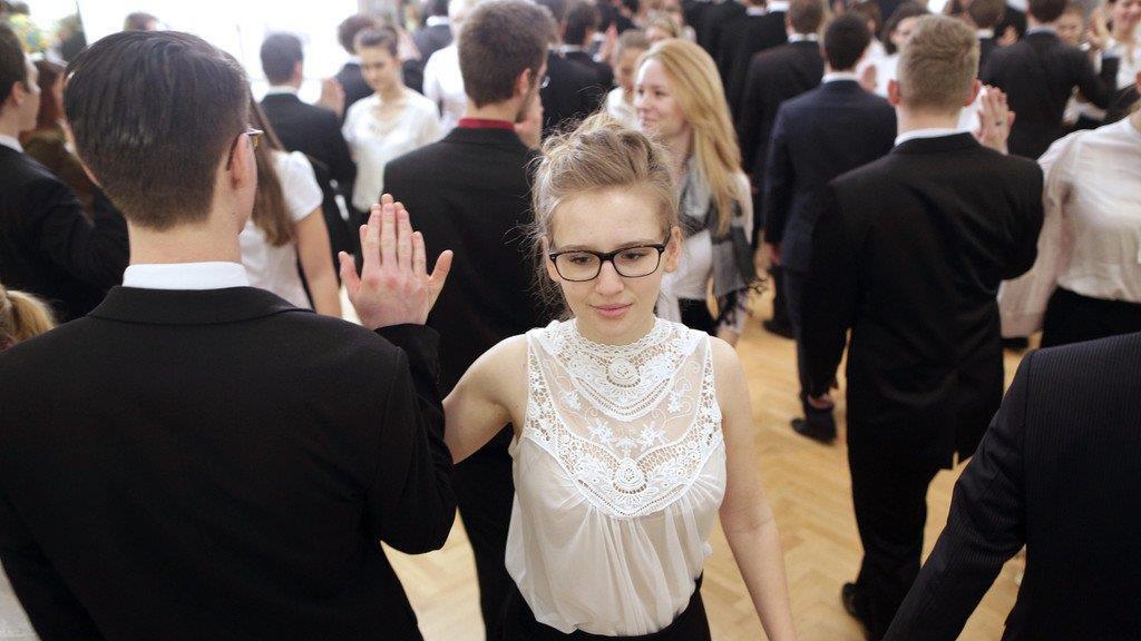 Debütanten probten Eröffnung für den Opernball 2014