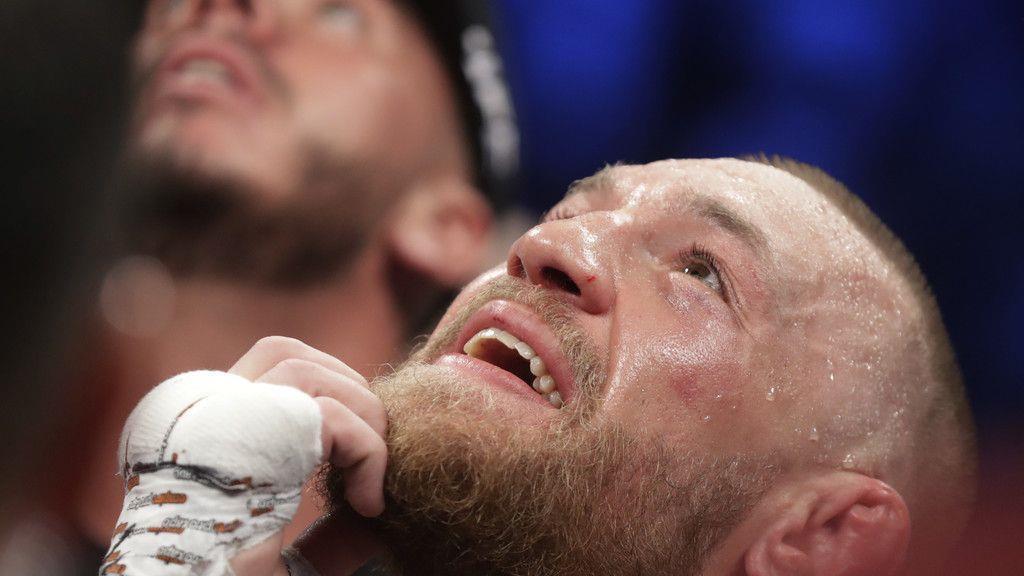 Mayweather besiegt McGregor durch technisches K.o.