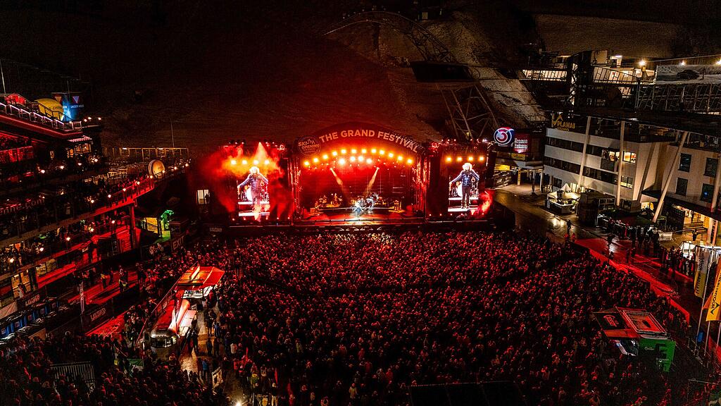 Ski Opening Simply Red