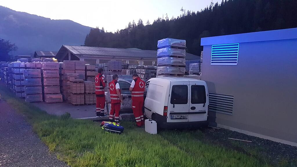 Auto contra Betonwand in Maishofen