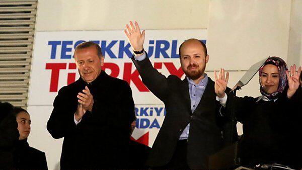 Erdogan und sein Sohn Bilal im Fokus