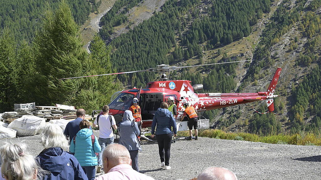 Gestrandete Touristen aus abgeschnittenem Saastal ausgeflogen
