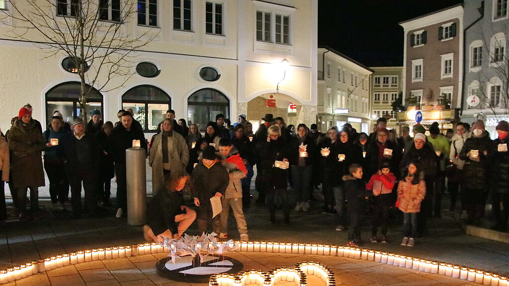 Hallein hilft: Lichtermarsch für Ukraine
