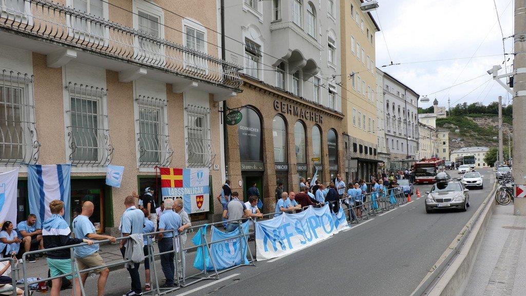 Malmöö-Fans feiern in Altstadt