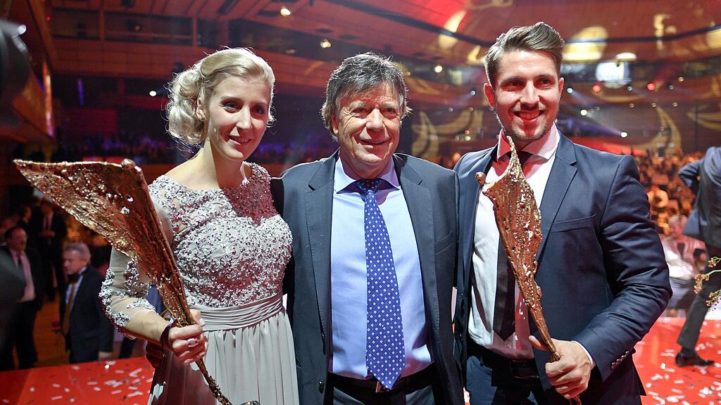 Hirscher (rechts) mit der Damen-Siegerin Eva-Maria Brem und ÖSV-Chef Schröcksnadel.