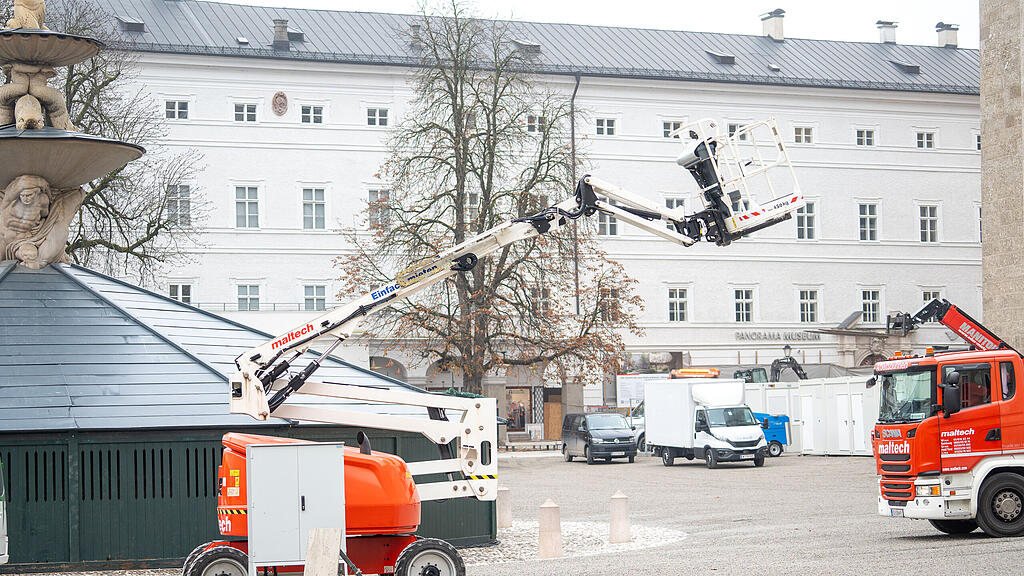 Aufbau Christkindlmarkt