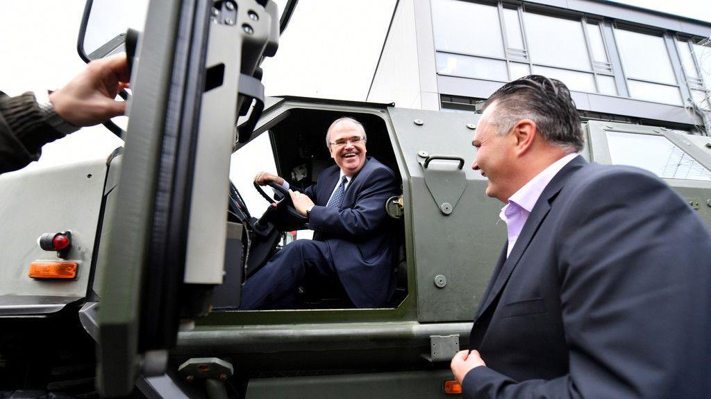 Bundesheer stellt Justizwache gepanzerte Fahrzeuge zur Verfügung: Übergabe in Salzburg