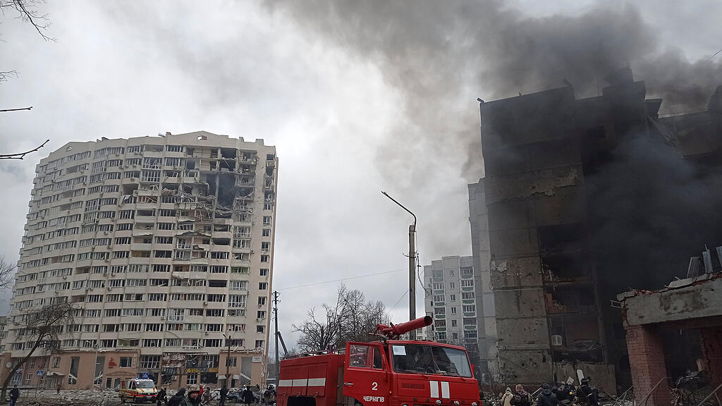 Ukraine-Krieg, Tag 9: Zerst\u00f6rung in Tschernigow