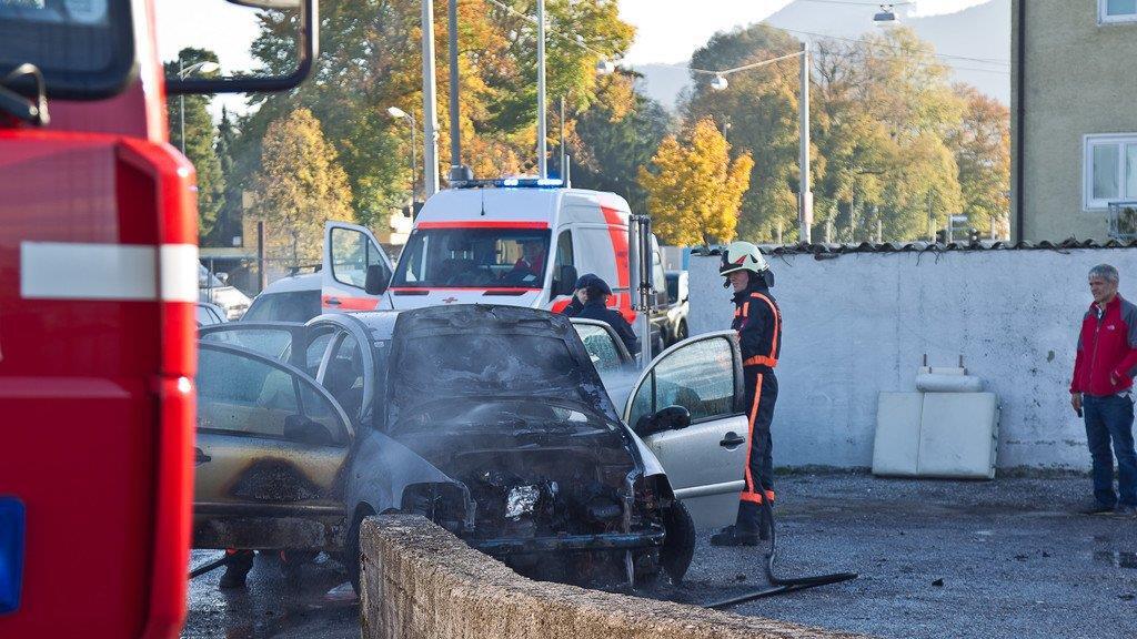 Pkw geht in Flammen auf